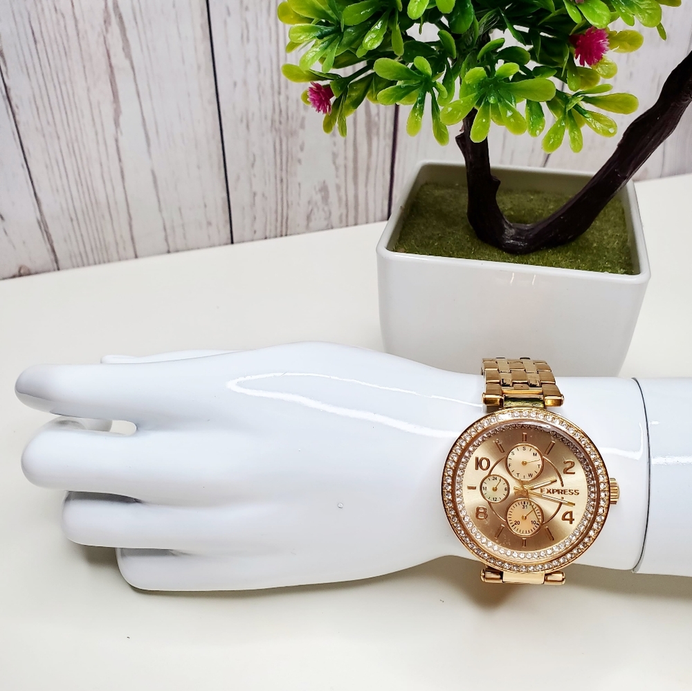 Express Quartz Watch With Rhinestones⌚